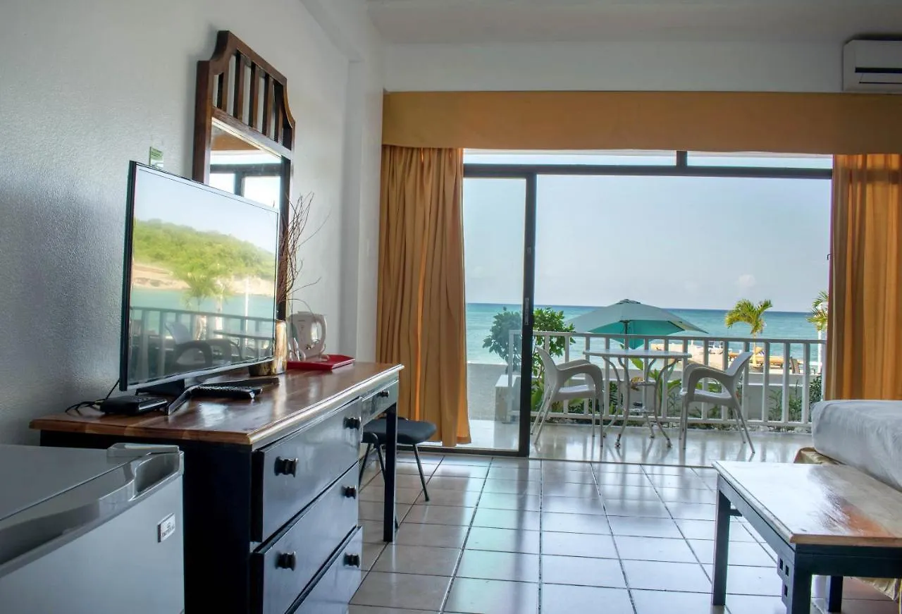 Beach Front Hotel Ocho Rios
